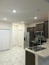 911 Capitol Pkwy in Jacksonville, FL - Building Photo - Building Photo