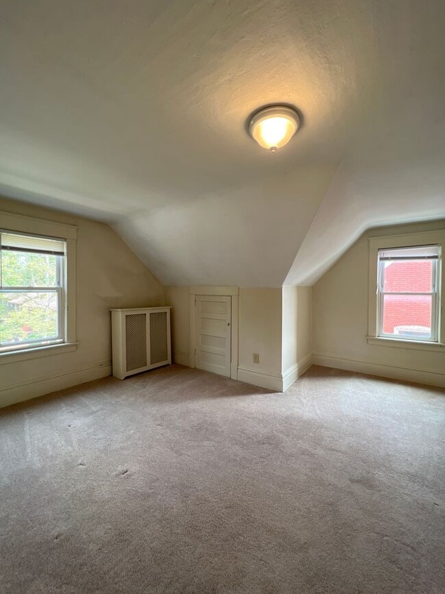 724 W College Ave in State College, PA - Building Photo - Building Photo