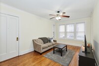 2536 W Thorndale Ave in Chicago, IL - Building Photo - Building Photo