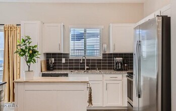 2241 W Griswold Rd in Phoenix, AZ - Building Photo - Building Photo