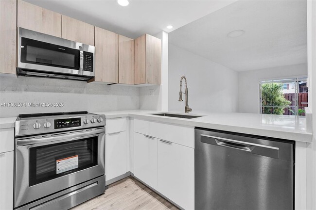 11225 SW 88th St in Miami, FL - Building Photo - Building Photo