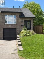2951 Salerno Crescent in Mississauga, ON - Building Photo