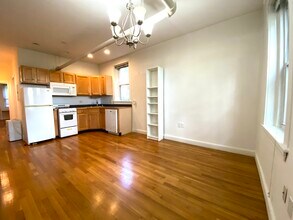 94 Mason Ter, Unit 97-B in Brookline, MA - Foto de edificio - Building Photo