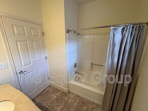 540 W Birch Ct in Hanford, CA - Building Photo - Building Photo