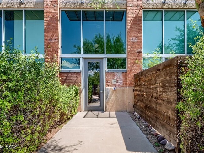 property at 1001 E 17th St