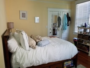 166 Ashley Ave, Unit A in Charleston, SC - Foto de edificio - Building Photo