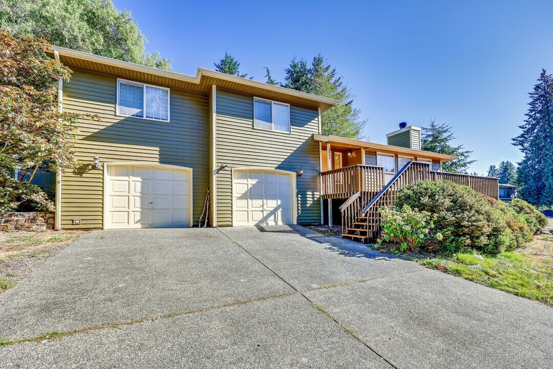 26234 Tuckerman Ave NE in Kingston, WA - Building Photo