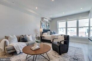 1533 Ridge Ave, Unit 201 in Philadelphia, PA - Building Photo
