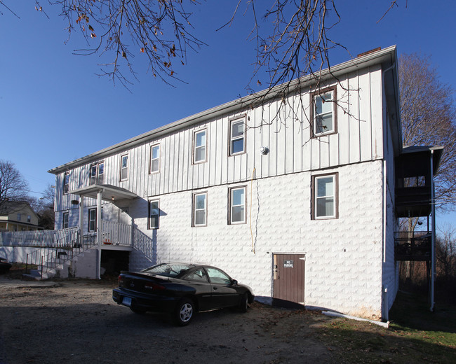 18 Prospect Ave in Danielson, CT - Foto de edificio - Building Photo