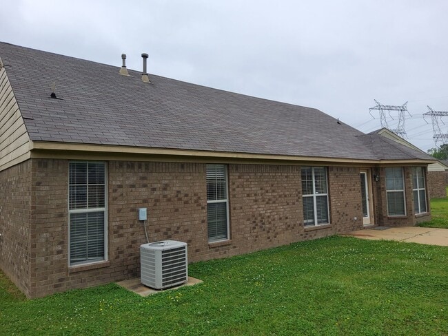 Modern Southaven Home with Two-Car Garage in Southaven, MS - Building Photo - Building Photo