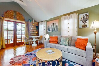 1011 Howe St in Key West, FL - Building Photo - Building Photo