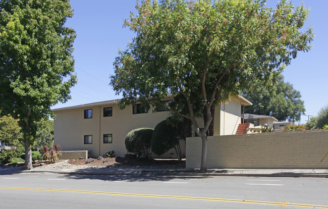 Garden Patio Apartments in Sunnyvale, CA - Foto de edificio - Building Photo