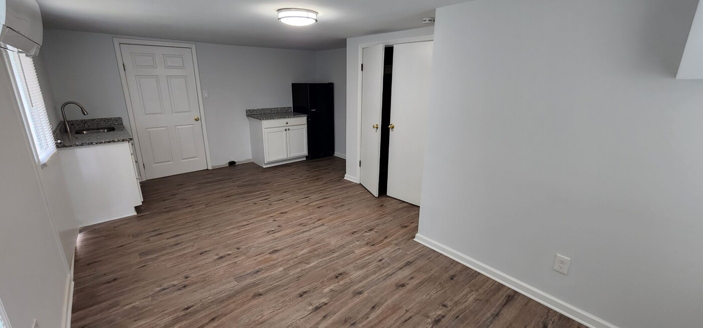 405 S Sunset Dr-Unit -Unit D in Winston-Salem, NC - Building Photo