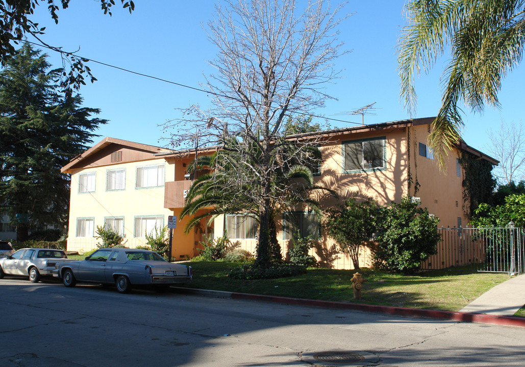 5111 Denny Ave in North Hollywood, CA - Building Photo