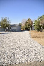 18240 Catalpa St in Hesperia, CA - Foto de edificio - Building Photo