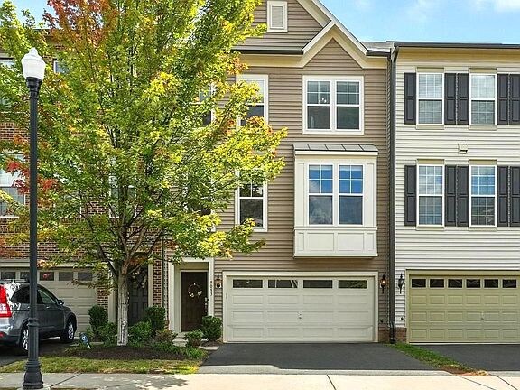 9053 Connor House Rd in Manassas, VA - Building Photo