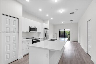 8005 NW 104th Ave in Doral, FL - Building Photo - Building Photo