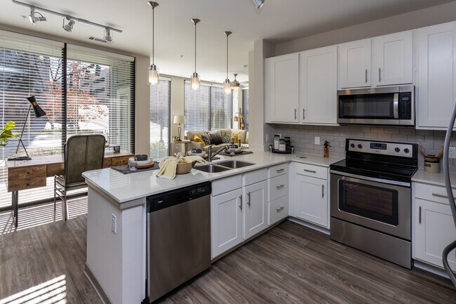 One Riverwalk in Knoxville, TN - Building Photo - Interior Photo