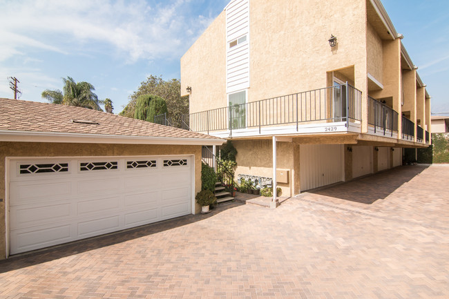 Oswego Garden Townhome in Pasadena, CA - Building Photo - Building Photo