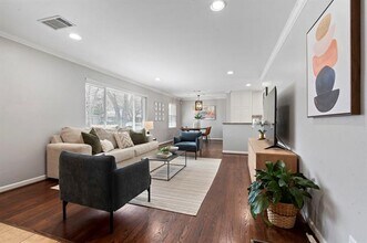 10615 Larchfield Ln in Dallas, TX - Building Photo - Building Photo