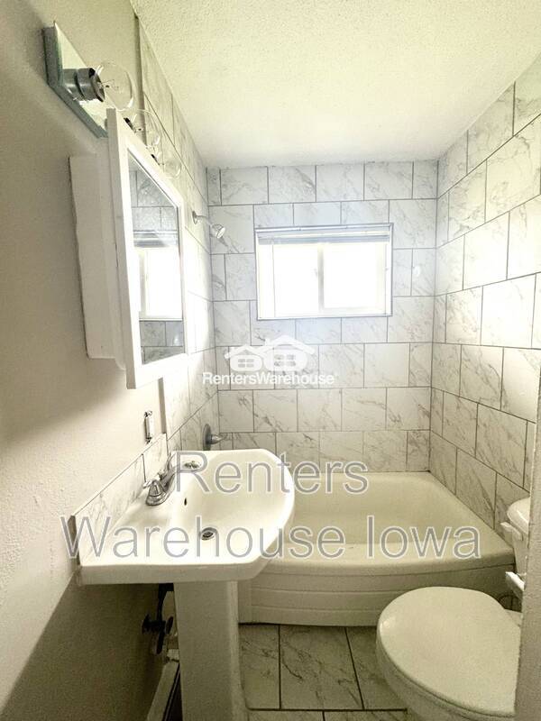 110 NW College Ave in Ankeny, IA - Building Photo - Building Photo