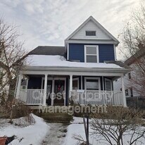 1128 Fulton St E in Grand Rapids, MI - Building Photo