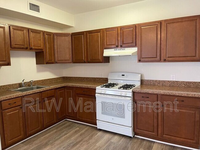 11 N Central Ave in Umatilla, FL - Foto de edificio - Building Photo