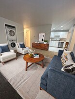 Silver Sands in Everett, WA - Building Photo