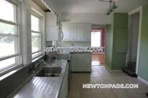 235 Commonwealth Ave in Newton, MA - Foto de edificio - Building Photo