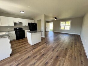 15087 E Hwy 264 in Lowell, AR - Building Photo - Building Photo