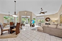 15260 Cedarwood Ln in Naples, FL - Foto de edificio - Building Photo