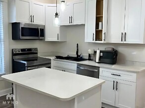 1714 Connally Dr in Atlanta, GA - Building Photo - Building Photo