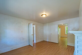 609 N Saint Clair St in Pittsburgh, PA - Building Photo - Building Photo