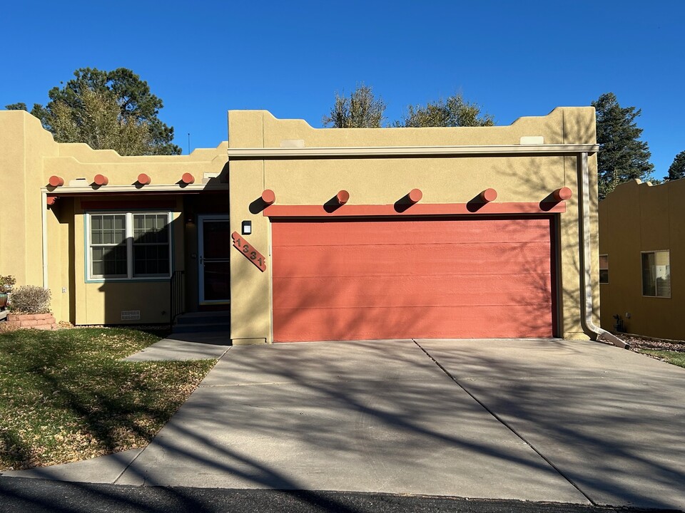 1331 E Parkway Dr in Colorado Springs, CO - Building Photo