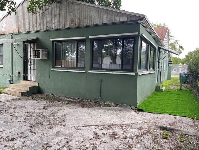 4761 NW 11th Ave, Unit rear
