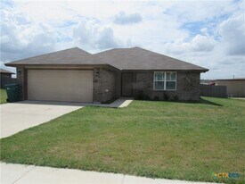 202 E Avenue H in Nolanville, TX - Building Photo