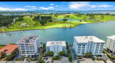 9200 W Bay Harbor Dr in Bay Harbor Islands, FL - Foto de edificio - Building Photo