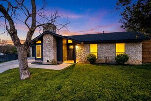 3302 Norwood Hill Rd in Austin, TX - Building Photo