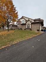 1317-1332 Hillwood Blvd in Pewaukee, WI - Building Photo