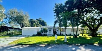 15925 SW 83rd Ct in Palmetto Bay, FL - Building Photo