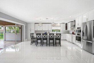 417 N Country Club Dr in Atlantis, FL - Building Photo - Building Photo