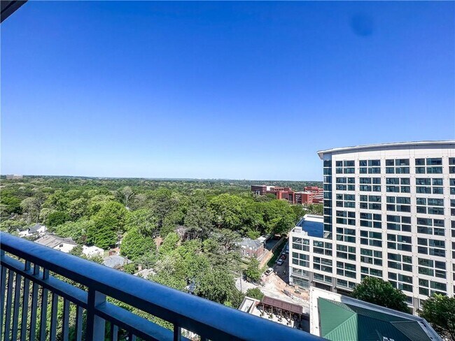 property at 1820 Peachtree St NW