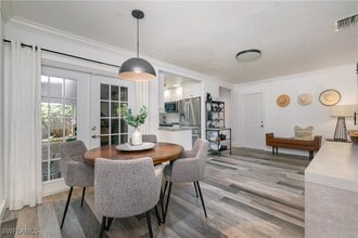 1320 Lake Shore Dr in Naples, FL - Building Photo - Building Photo