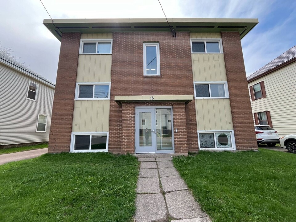 18 Prince St in Moncton, NB - Building Photo