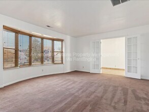 6837 Creekcove Way in Midvale, UT - Foto de edificio - Building Photo