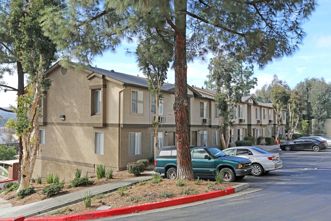 Stone Ridge Apartments in Lakeside, CA - Building Photo