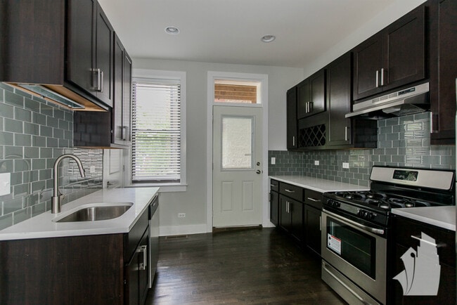 1952 W Nelson St, Unit 1W in Chicago, IL - Building Photo - Building Photo