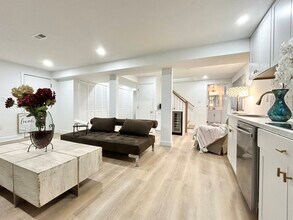 3250 Chestnut St NW, Unit Basement Apartment in Washington, DC - Building Photo - Building Photo