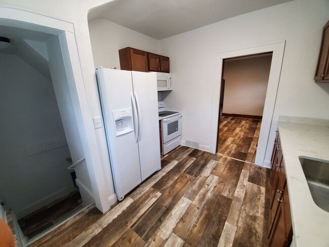 3214 E University Ave in Des Moines, IA - Building Photo - Building Photo