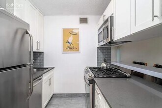 300 Rector Pl in New York, NY - Building Photo - Building Photo